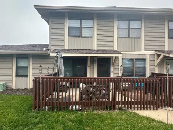 5700 Dutch Mill Court #B, Hanover Park, IL 60133