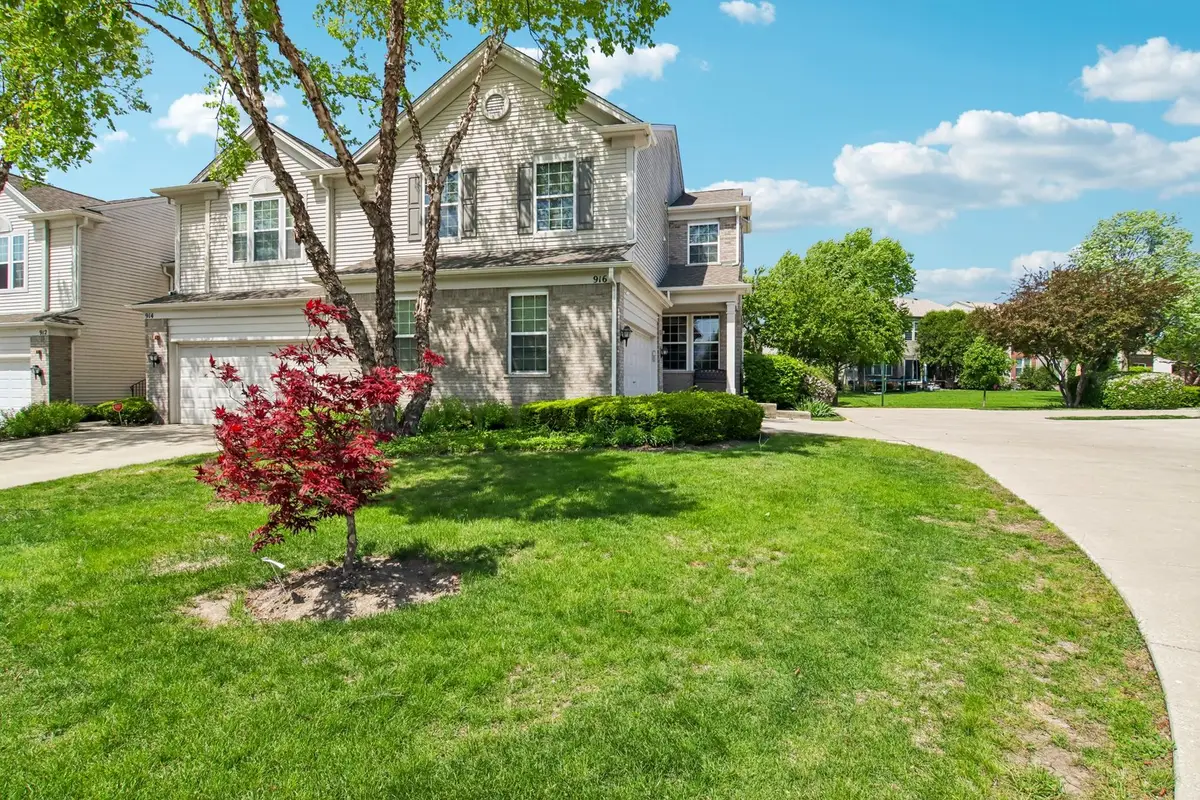 916 Kings Canyon Drive, Streamwood, IL 60107 - #1