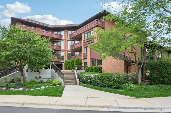 706 Waukegan Road #206-C, Glenview, IL 60025