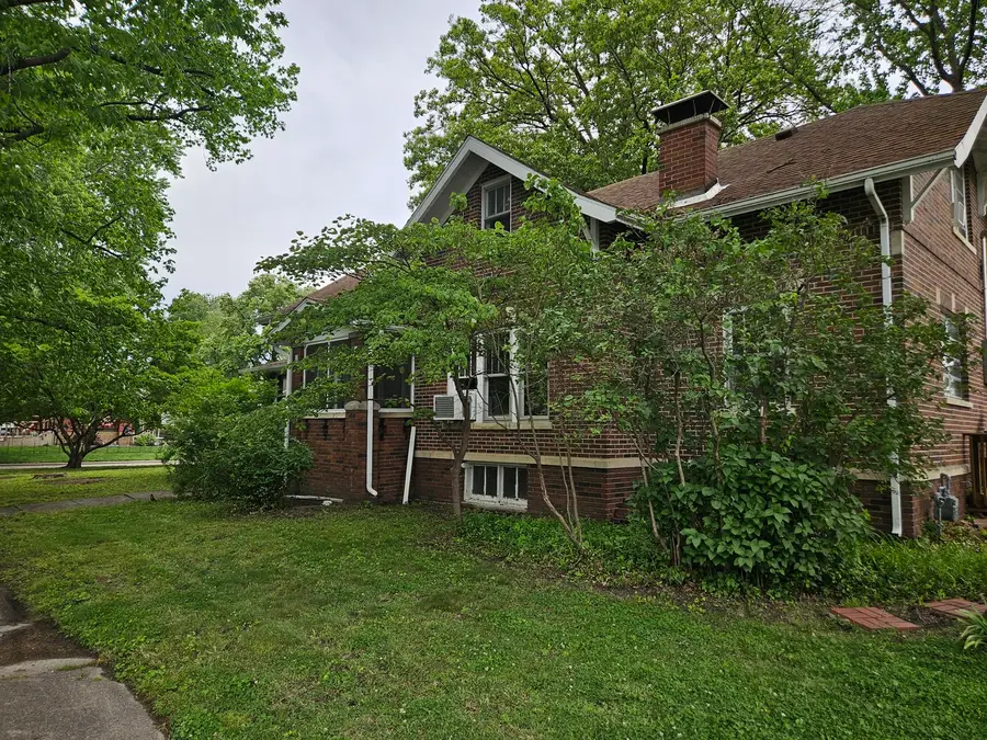 402 E 5th Street, Flora, IL 62839 - #3