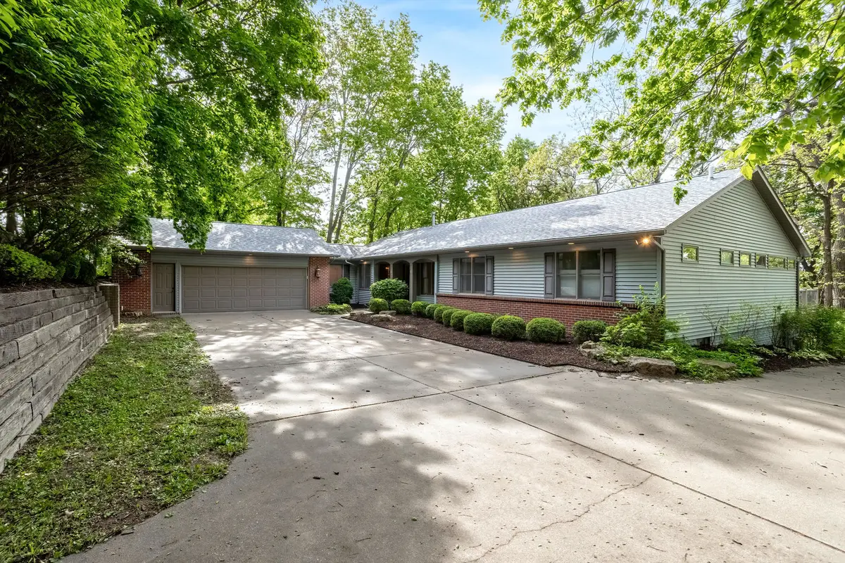 60 Custer Terrace, Bettendorf, IA 52722 - #1