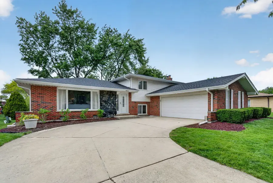 8632 Clifford Drive, Darien, IL 60561 - #3