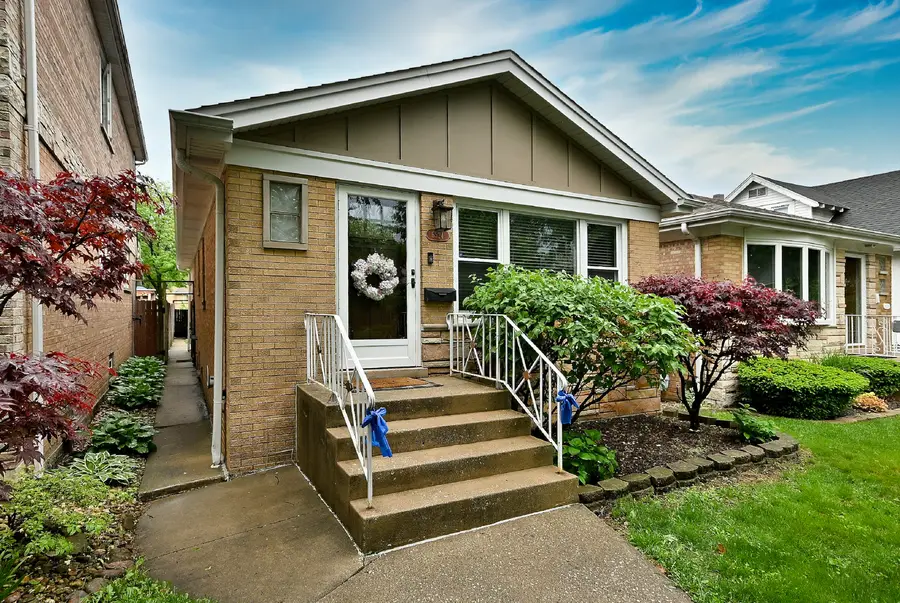 6524 N Oshkosh Avenue, Chicago, IL 60631 - #3