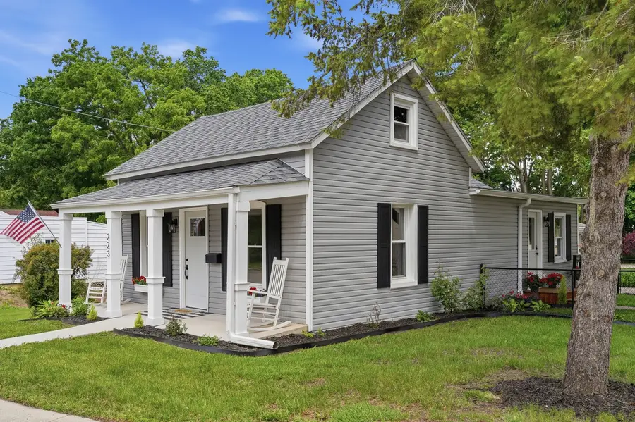 223 E 8th Street, Dixon, IL 61021 - #2