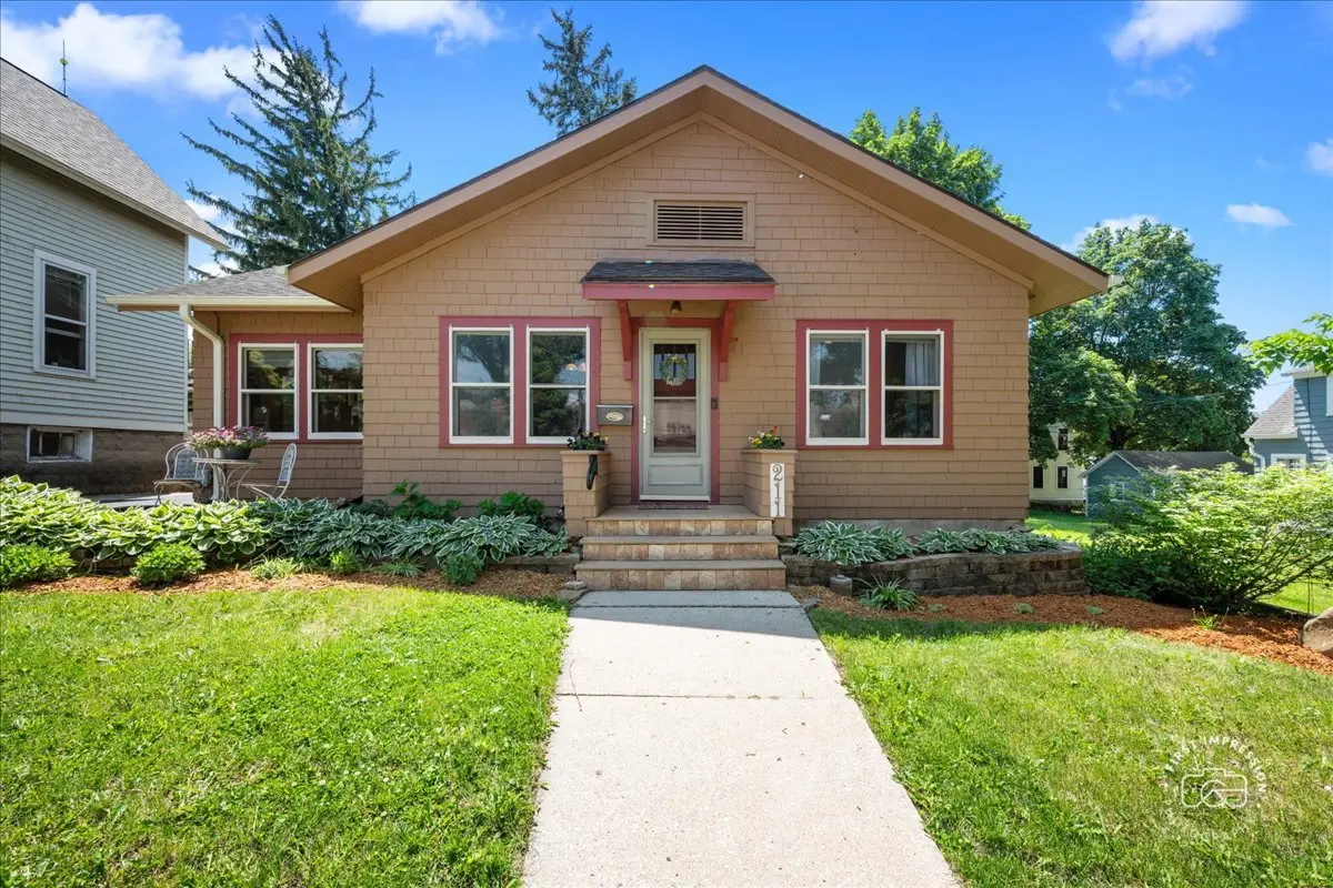 211 Walnut Avenue, Saint Charles, IL 60174 - #1