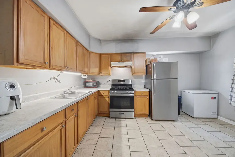 12124 S Edbrooke Avenue, Chicago, IL 60628 - #3
