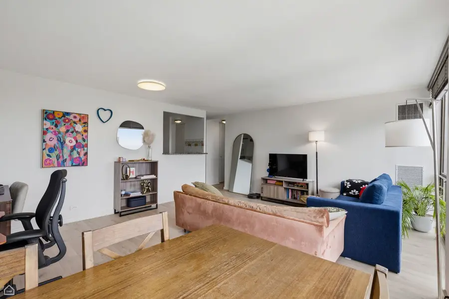 4343 N Clarendon Avenue #1812, Chicago, IL 60613 - #3