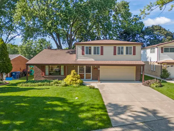 30 W Kathleen Drive, Des Plaines, IL 60016