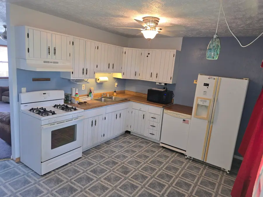 800 E Main Street, Danvers, IL 61732 - #3