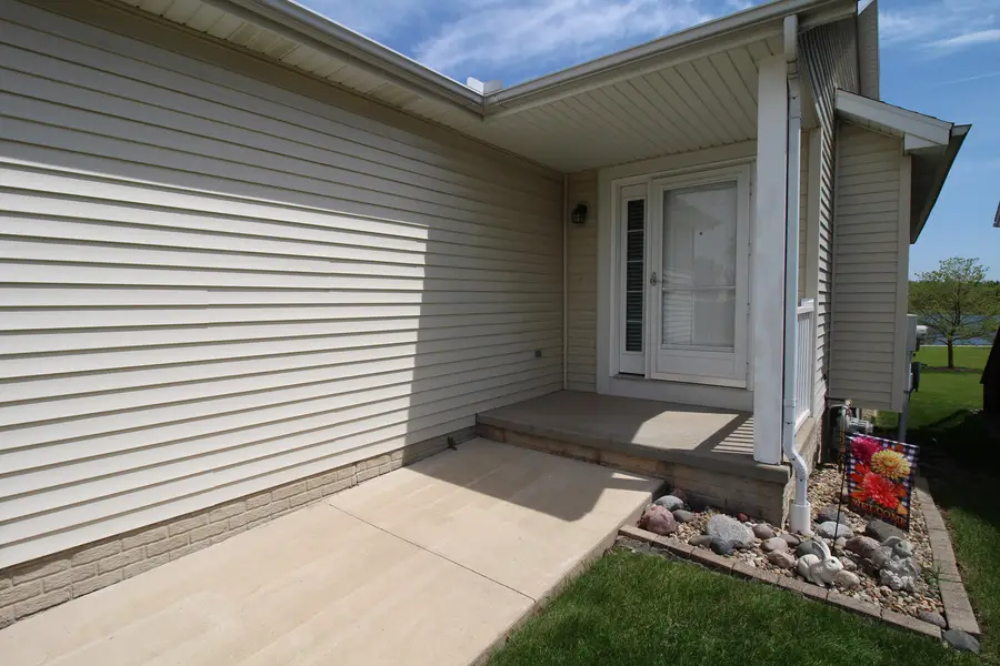 25 Oak Park Road, Bloomington, IL 61701 - #2