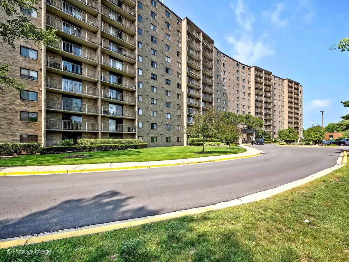 6340 Americana Drive #310, Willowbrook, IL 60527 - #1