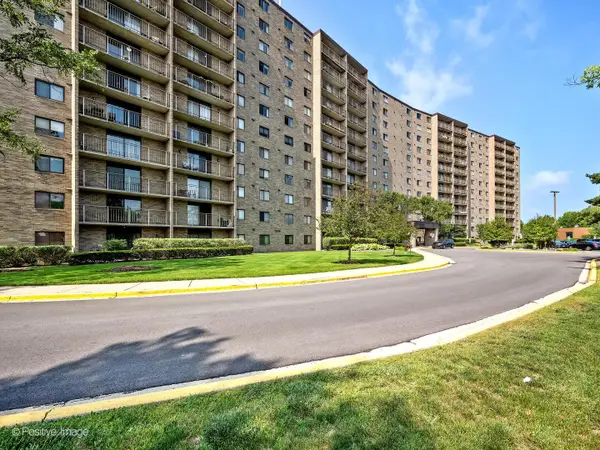 6340 Americana Drive #310, Willowbrook, IL 60527