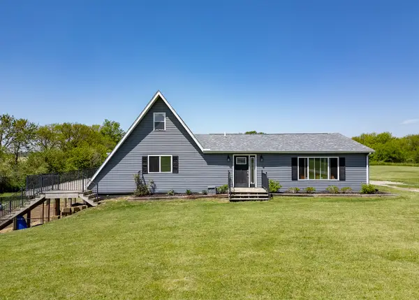 1042 290th Street, Viola, IL 61275