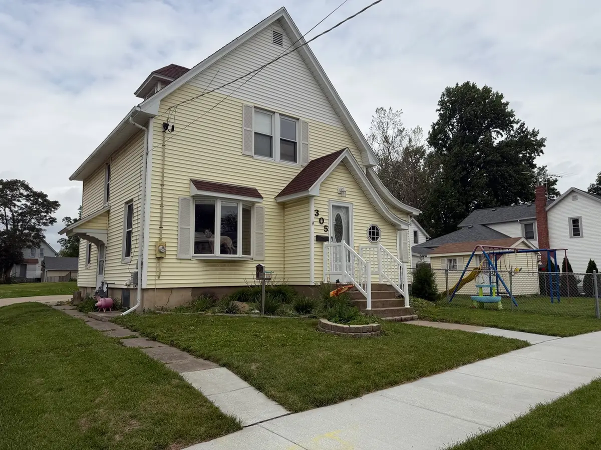 305 S Clinton Street, Morrison, IL 61270 - #1
