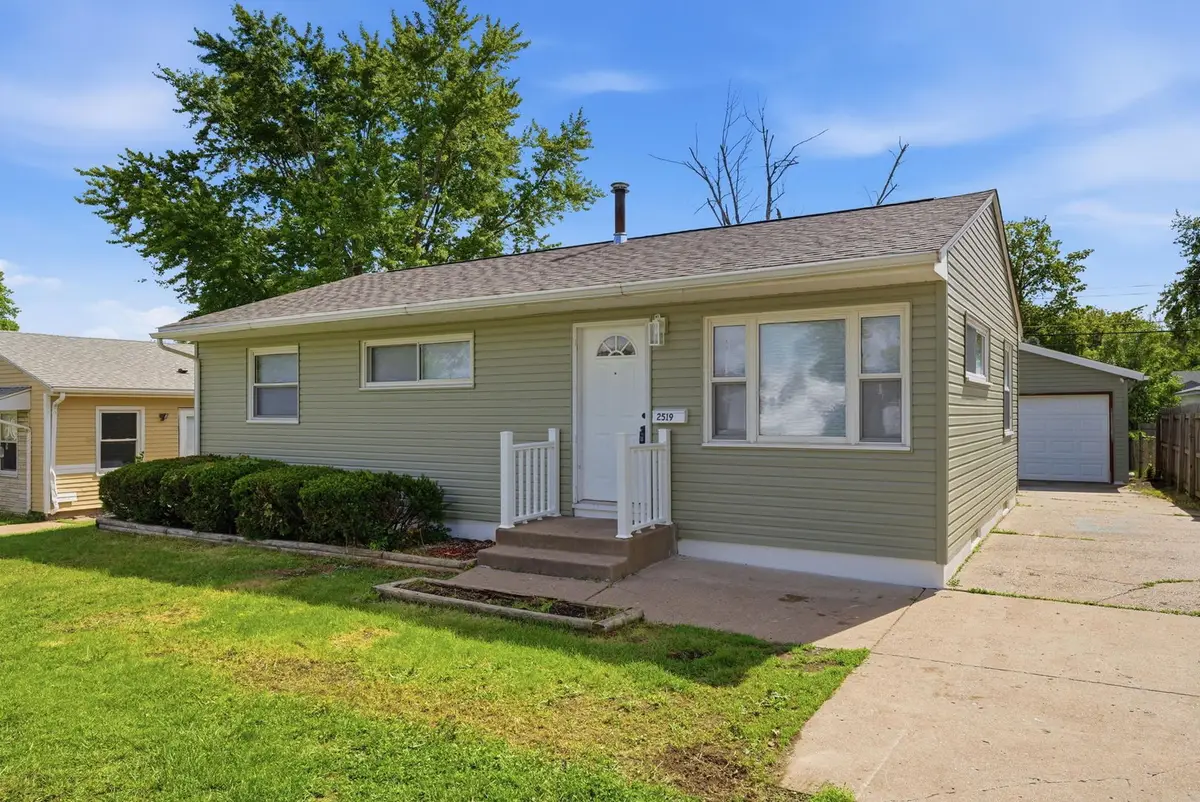 2519 N Fairmount Street, Davenport, IA 50804 - #1