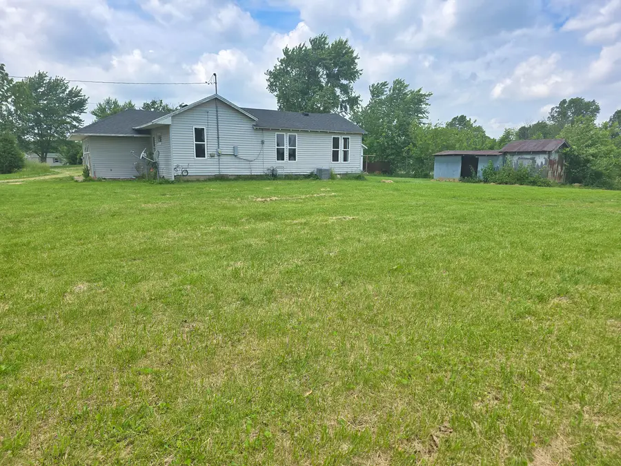 343 S 1st Street Se, Clay City, IL 62824 - #2