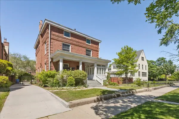 6910 S Euclid Avenue, Chicago, IL 60649