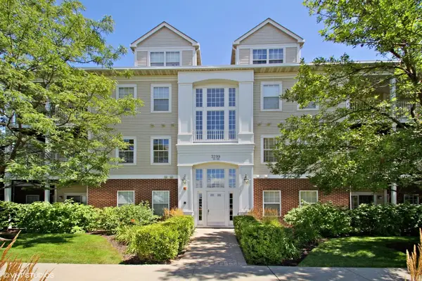 3299 Stratford Court #2A, Lake Bluff, IL 60044