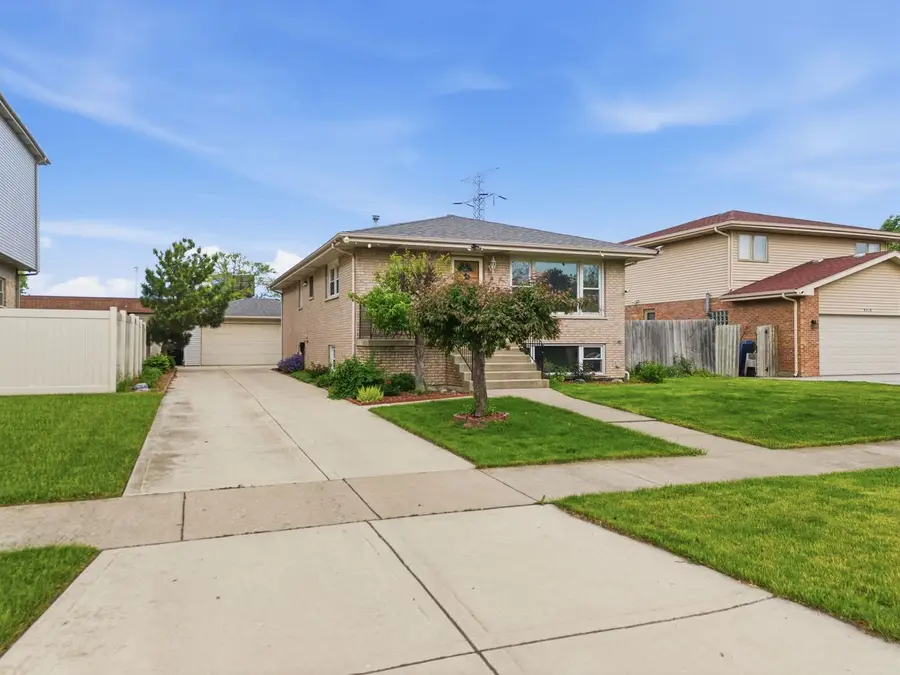 9324 S Thomas Avenue, Bridgeview, IL 60455 - #2
