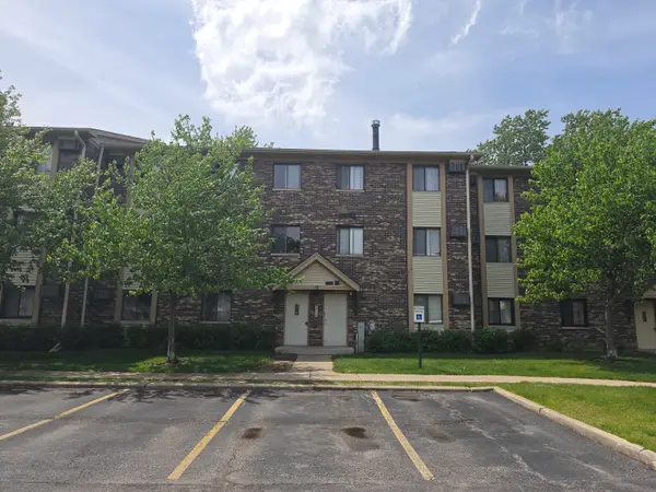 12 Parkside Court #10, Vernon Hills, IL 60061