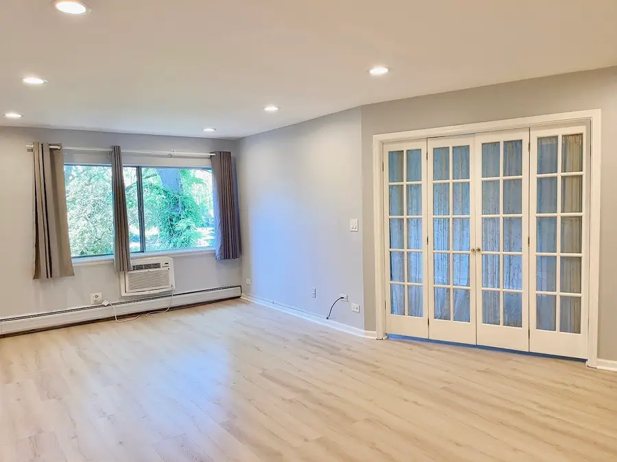706 E Algonquin Road #204, Arlington Heights, IL 60005 - #2