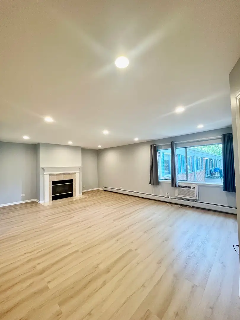 706 E Algonquin Road #204, Arlington Heights, IL 60005 - #3