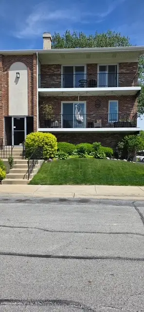 11319 Moraine Drive #F, Palos Hills, IL 60465