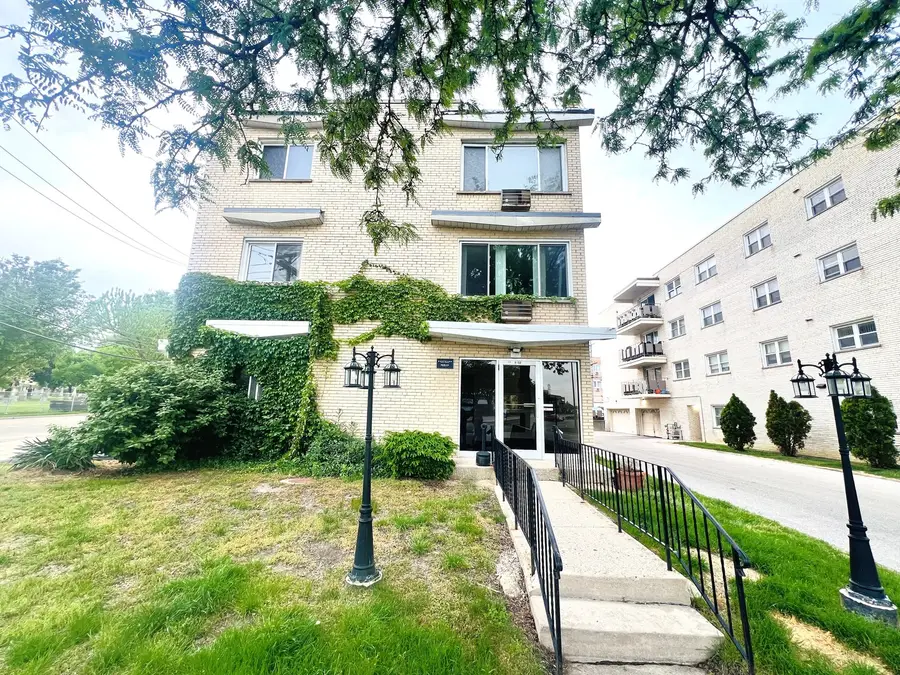 8152 Elmwood Avenue #G4, Skokie, IL 60077 - #3