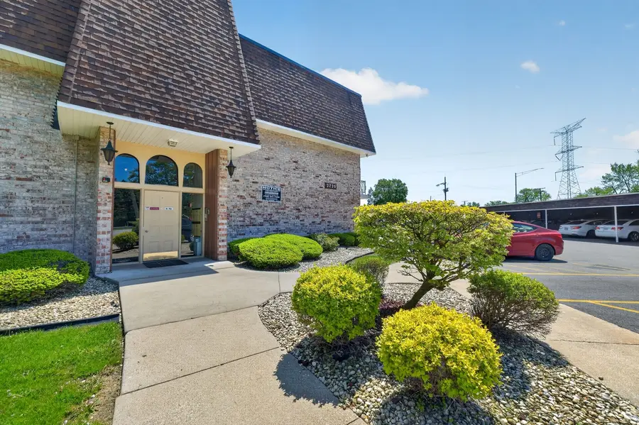 3235 S Manor Drive #104, Lansing, IL 60438 - #2