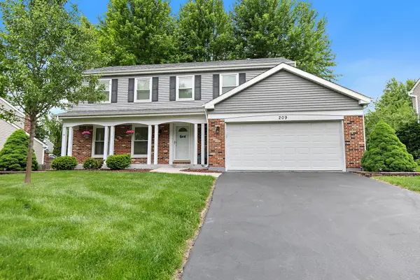 209 Briarheath Lane, Naperville, IL 60565