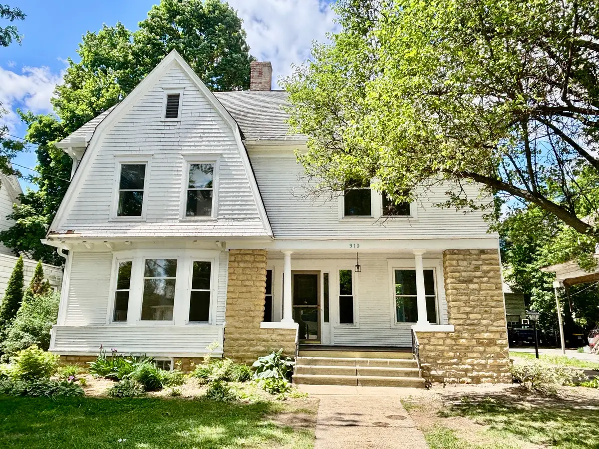 910 N State Street, Belvidere, IL 61008 - #1