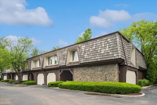 1617 Winnetka Road #1617, Glenview, IL 60025