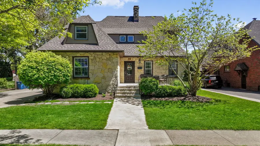 397 S Holly Avenue, Elmhurst, IL 60126 - #2