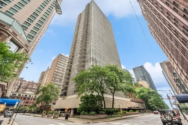 200 E Delaware Place #4DE, Chicago, IL 60611