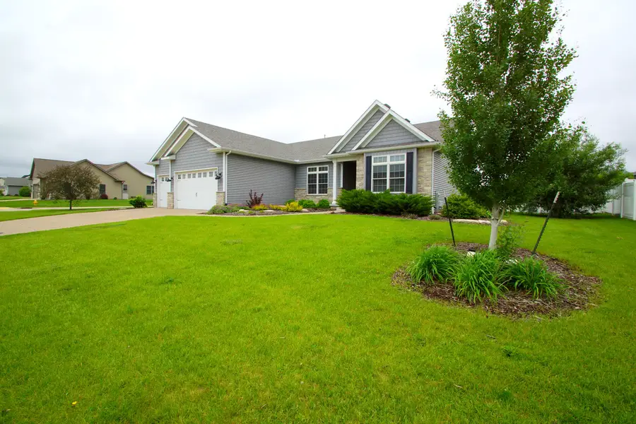 5525 Willmeyer Drive, Bettendorf, IA 52722 - #2