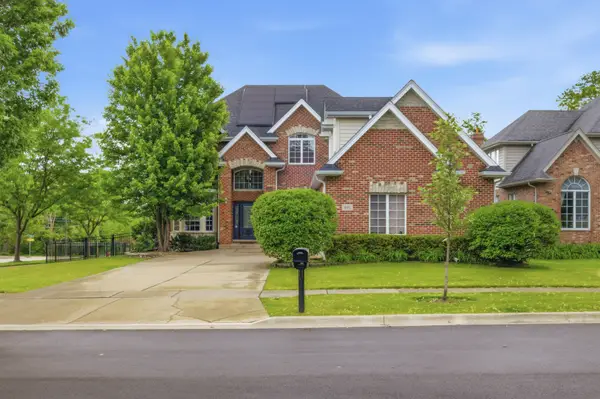 801 Shannon Lake Court, Westmont, IL 60559