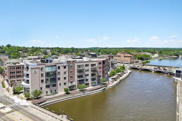 10 W Illinois Street #4B, St. Charles, IL 60174