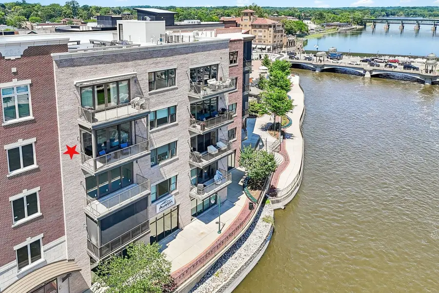 10 W Illinois Street #4B, Saint Charles, IL 60174 - #2