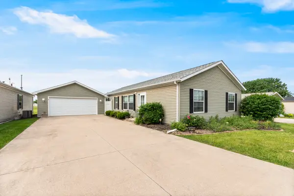 23715 W Lakepoint Drive, Channahon, IL 60410