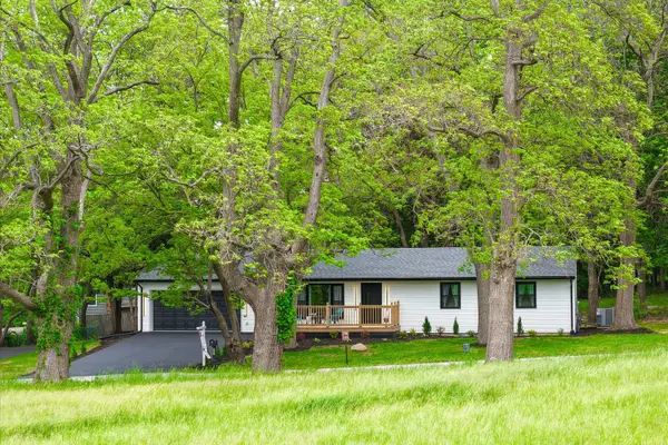 35W302 Pinelands Road, St. Charles, IL 60174