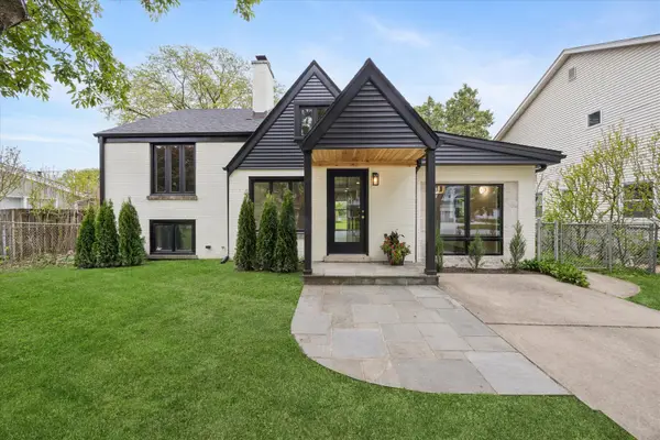 33 Chestnut Avenue, Clarendon Hills, IL 60514