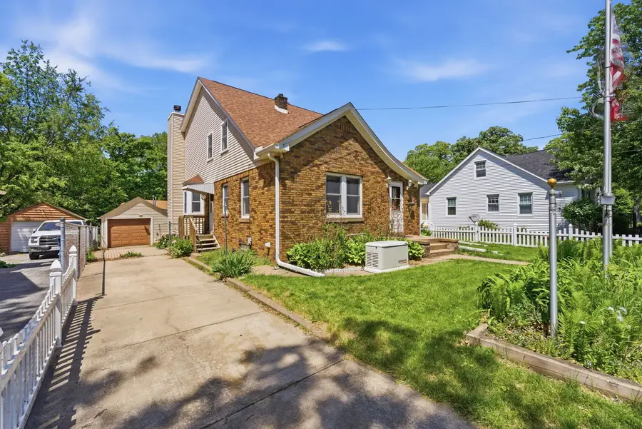 2031 12th Street, East Moline, IL 61244 - #2