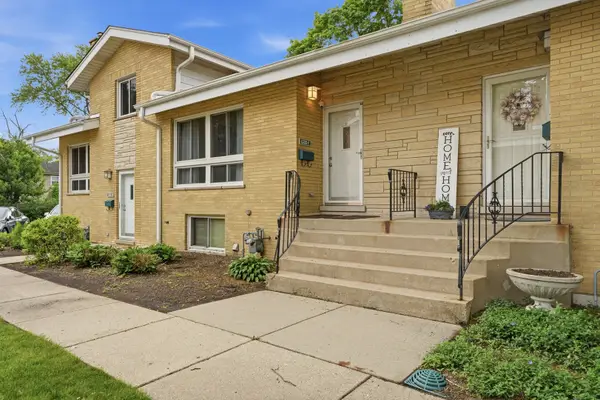 1533 N Arlington Heights Road #C, Arlington Heights, IL 60004