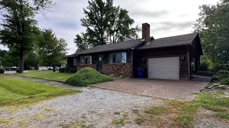 202 N Van Buren Street, West Frankfort, IL 62896 - #2