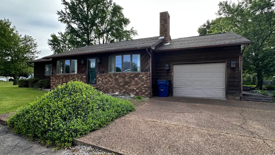 202 N Van Buren Street, West Frankfort, IL 62896 - #3