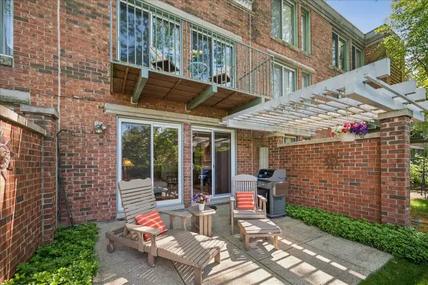 4020 Arbor Lane, Northfield, IL 60093