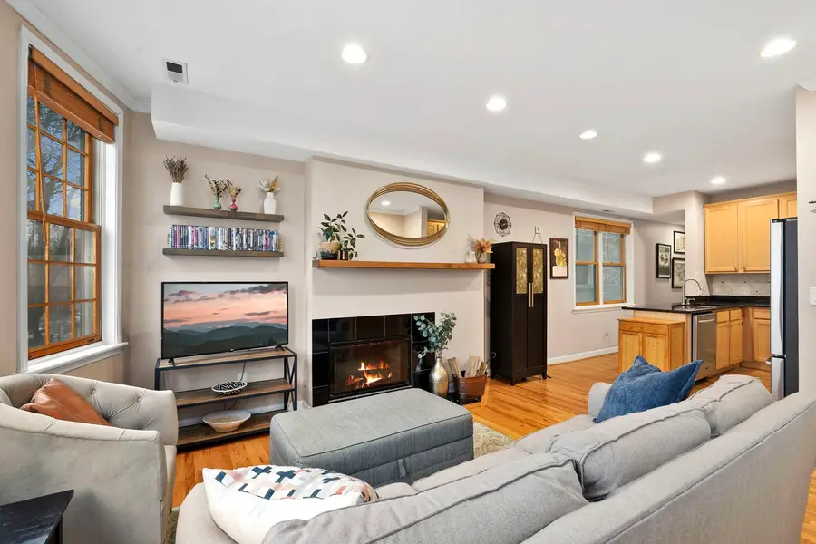 3318 N Damen Avenue #2, Chicago, IL 60618 - #3