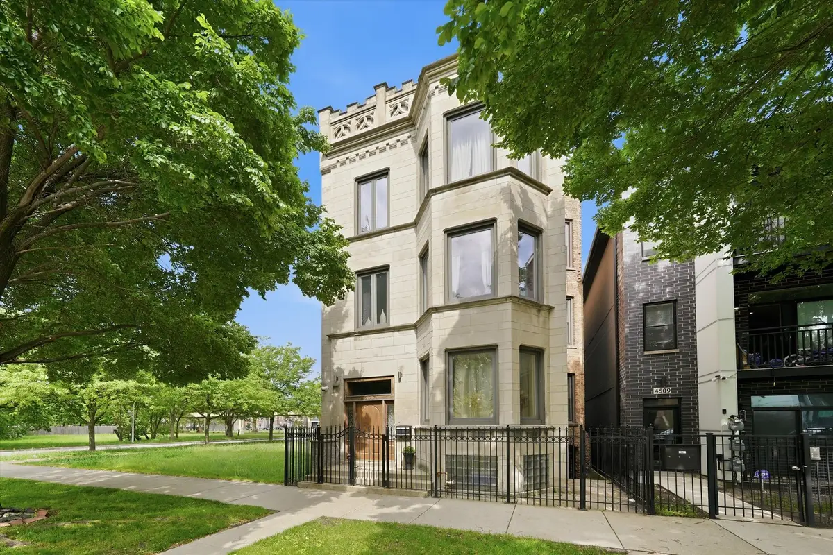 4507 S Prairie Avenue, Chicago, IL 60653 - #1