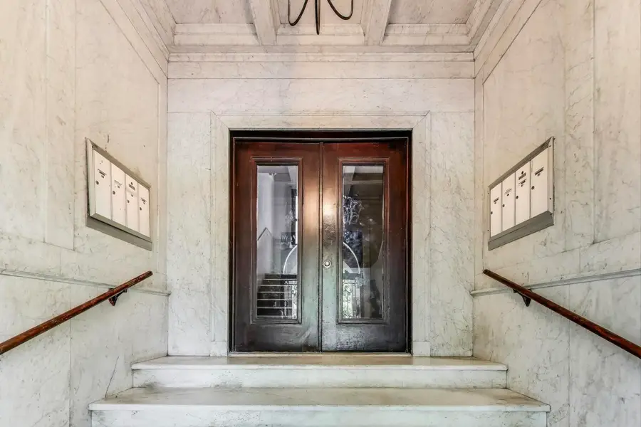 Address Withheld By Seller, Chicago, IL 60653 - #3