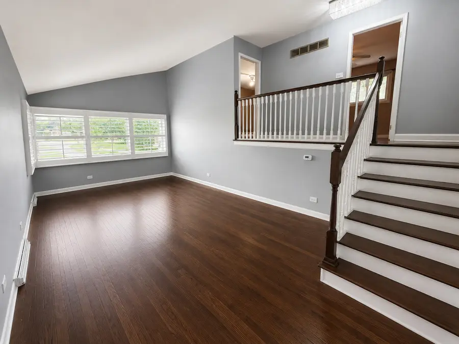 360 E Huntington Lane, Elmhurst, IL 60126 - #3